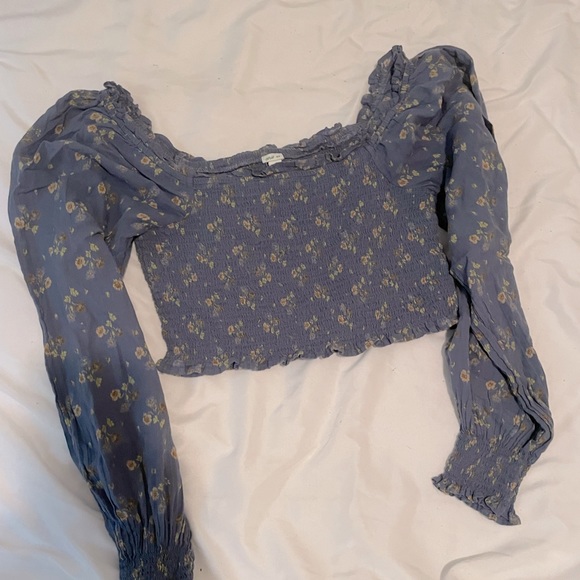 Aerie smocked, cropped long sleeve floral top - Picture 2 of 3